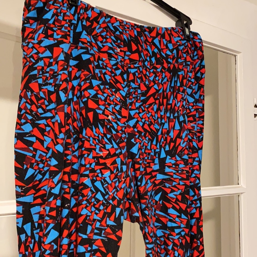 T&C Lularoe Geometrical Leggings